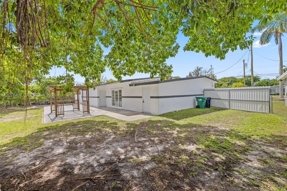10901 SW 47th Ter Miami, FL 33165