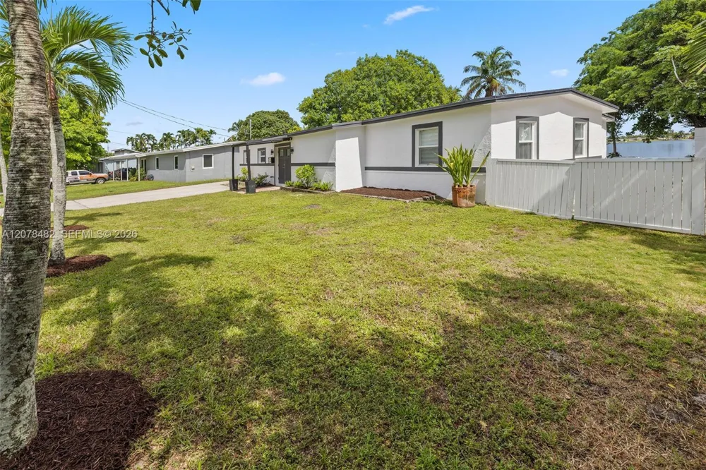 10901 SW 47th Ter Miami, FL 33165