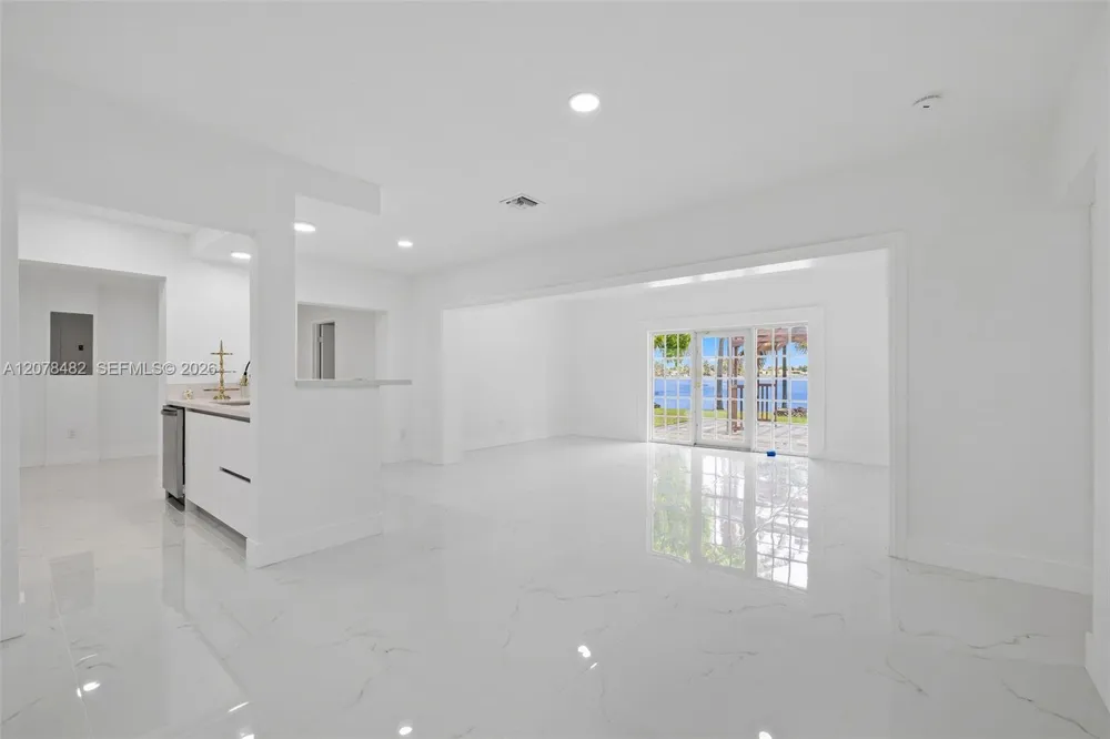 10901 SW 47th Ter Miami, FL 33165