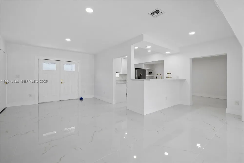 10901 SW 47th Ter Miami, FL 33165