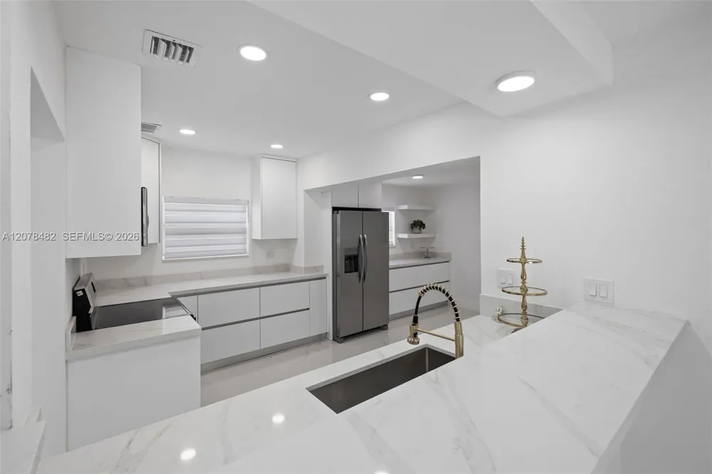 10901 SW 47th Ter Miami, FL 33165