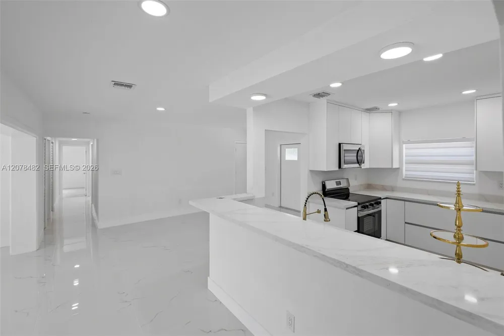 10901 SW 47th Ter Miami, FL 33165
