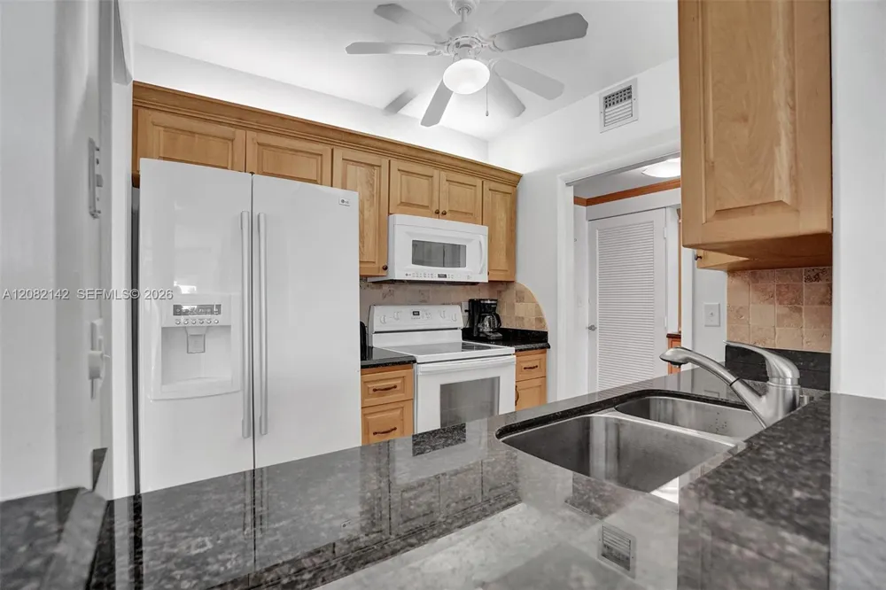 400 Riverside Dr #406 Pompano Beach, FL 33062