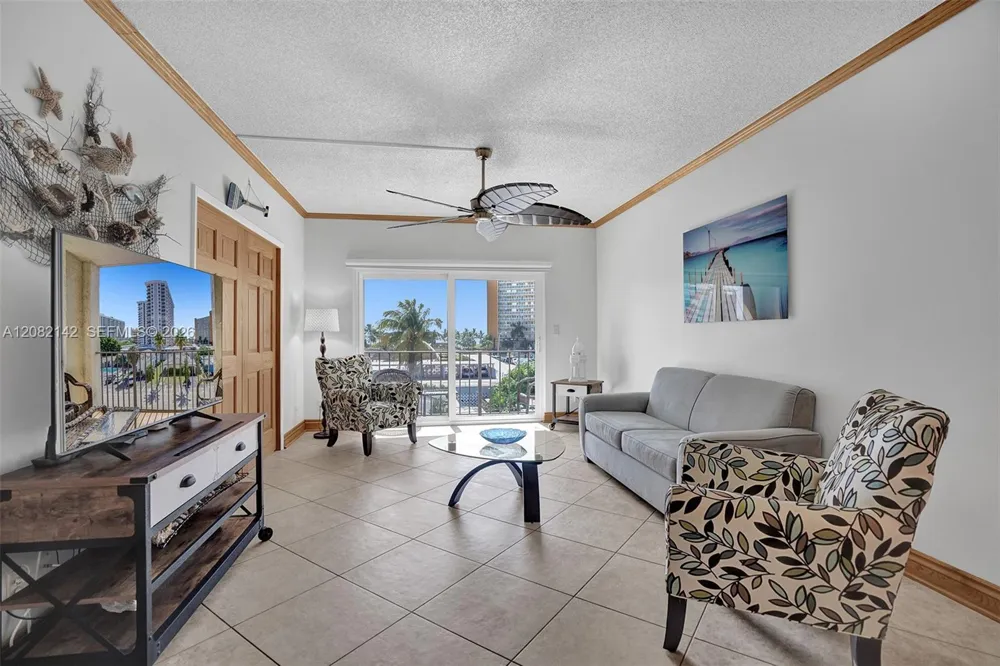 400 Riverside Dr #406 Pompano Beach, FL 33062