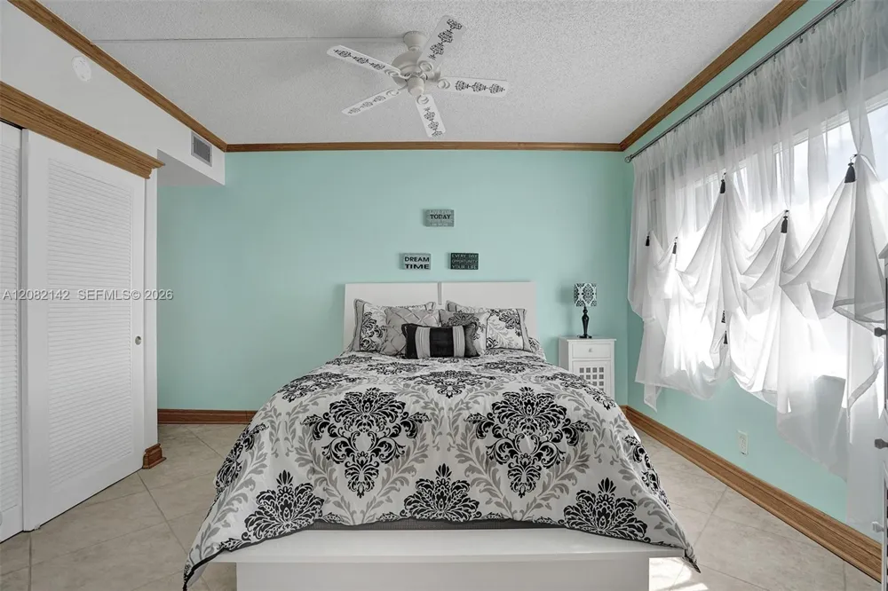400 Riverside Dr #406 Pompano Beach, FL 33062