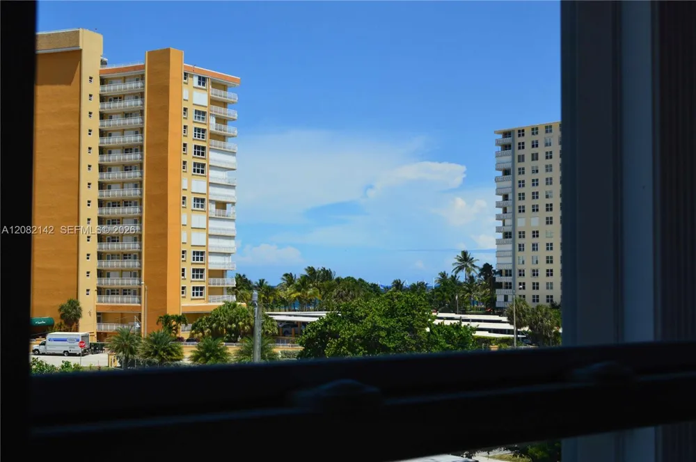 400 Riverside Dr #406 Pompano Beach, FL 33062