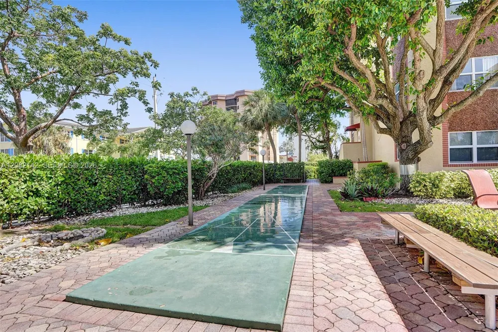 400 Riverside Dr #406 Pompano Beach, FL 33062