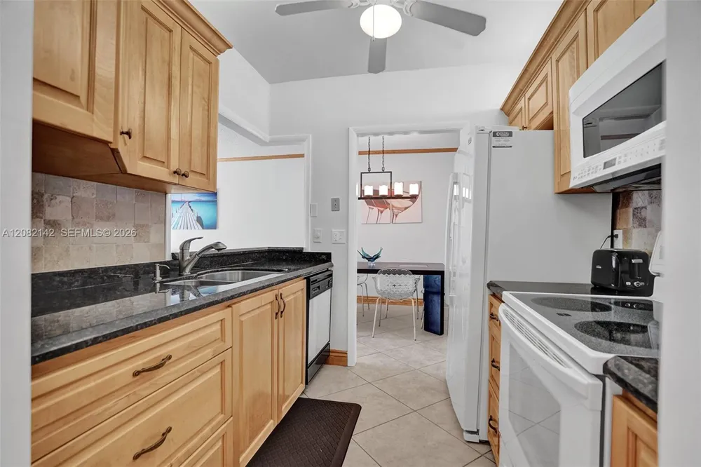 400 Riverside Dr #406 Pompano Beach, FL 33062