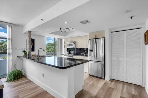 2501 BRICKELL AV #201