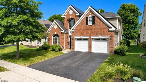 8 Lewis Dr