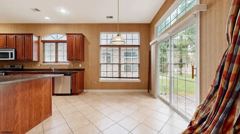 8 Lewis Dr Mays Landing, NJ 08330