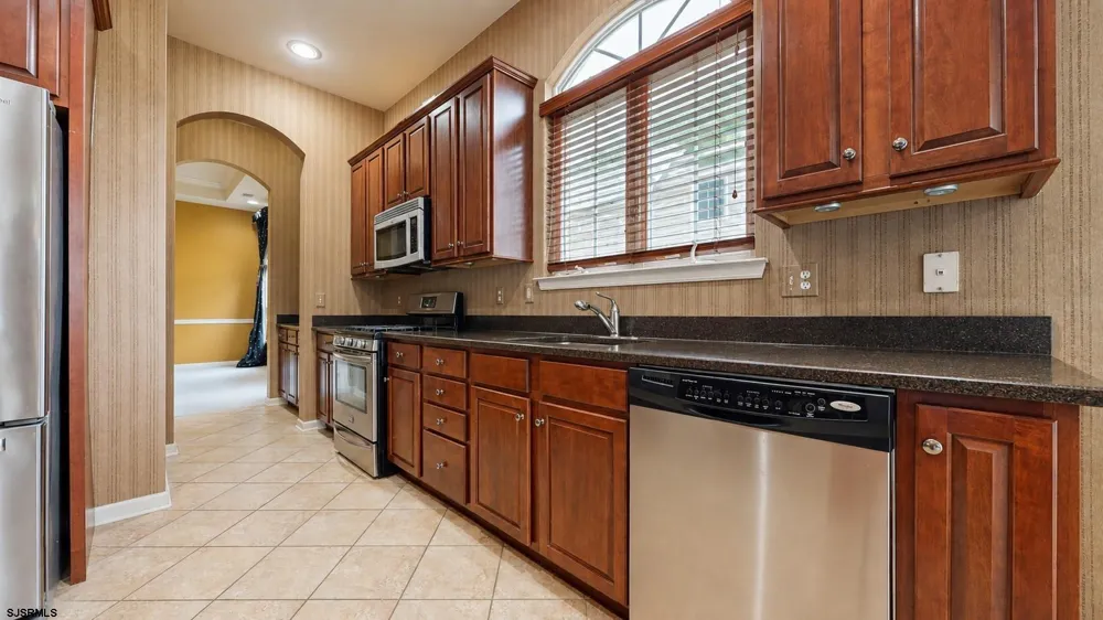 8 Lewis Dr Mays Landing, NJ 08330