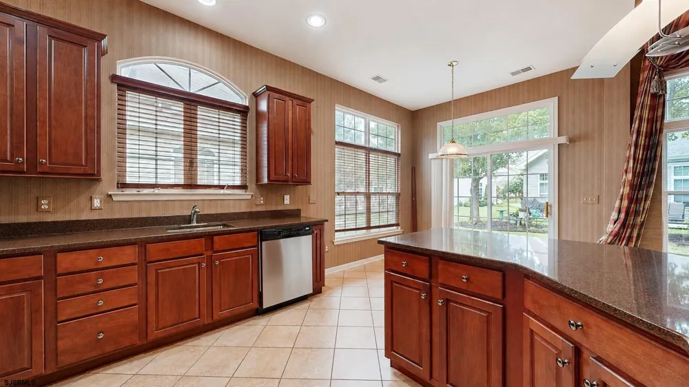 8 Lewis Dr Mays Landing, NJ 08330