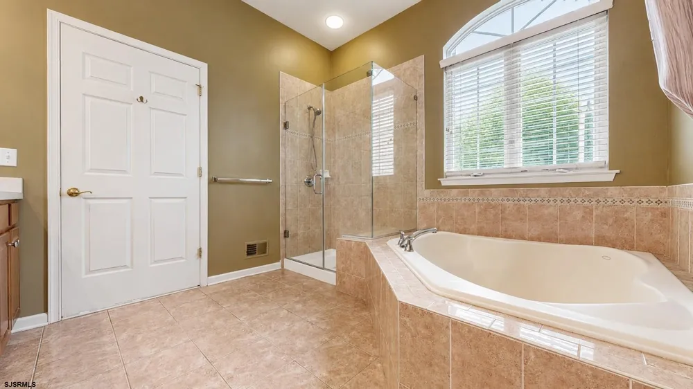 8 Lewis Dr Mays Landing, NJ 08330
