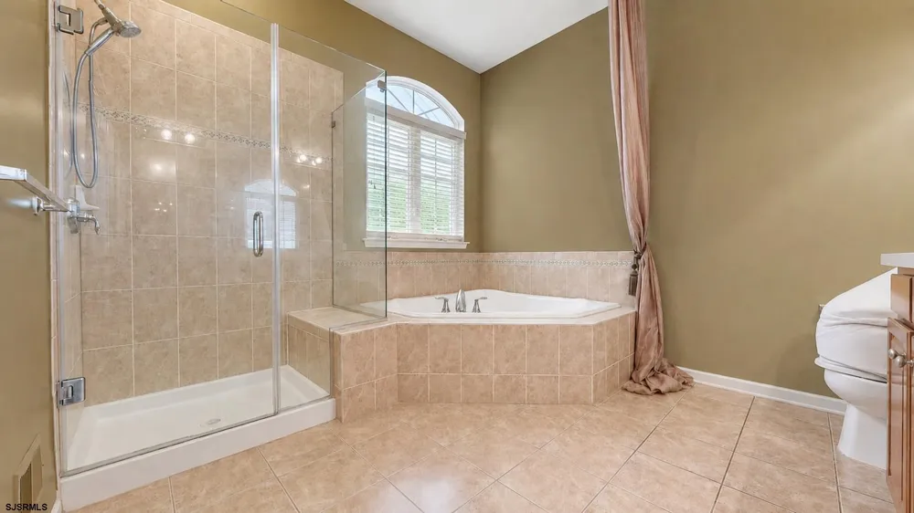 8 Lewis Dr Mays Landing, NJ 08330
