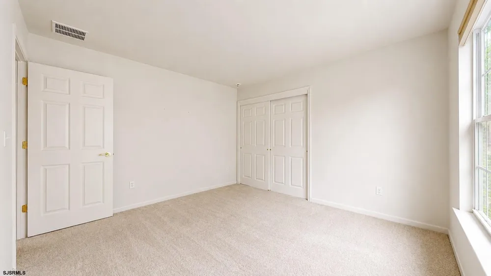 8 Lewis Dr Mays Landing, NJ 08330