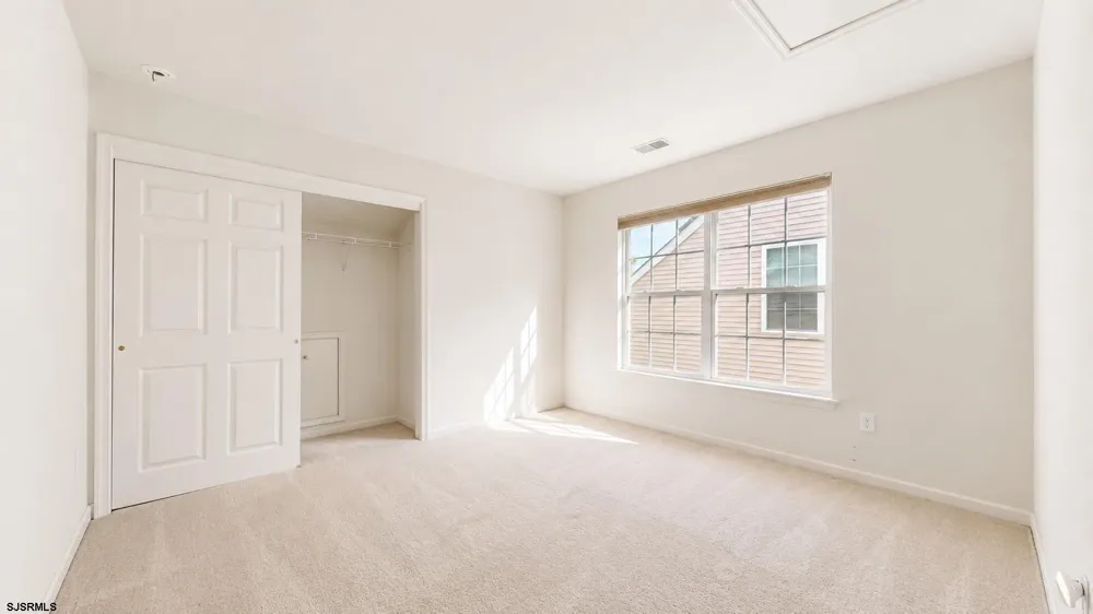 8 Lewis Dr Mays Landing, NJ 08330