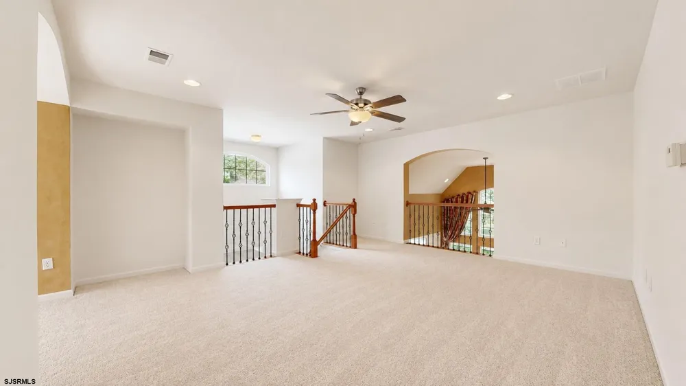 8 Lewis Dr Mays Landing, NJ 08330