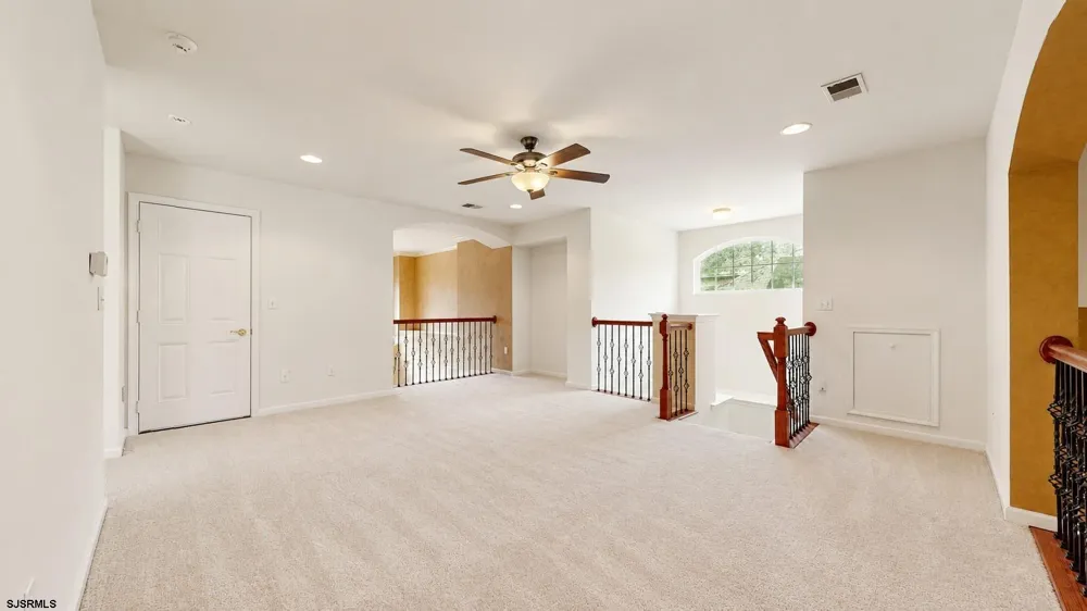 8 Lewis Dr Mays Landing, NJ 08330