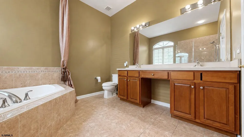 8 Lewis Dr Mays Landing, NJ 08330