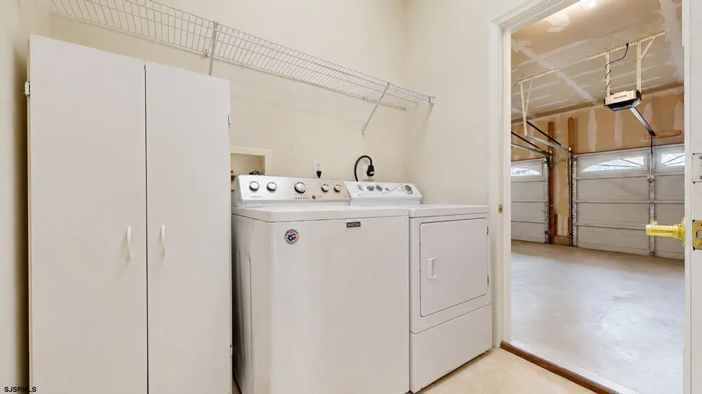 8 Lewis Dr Mays Landing, NJ 08330