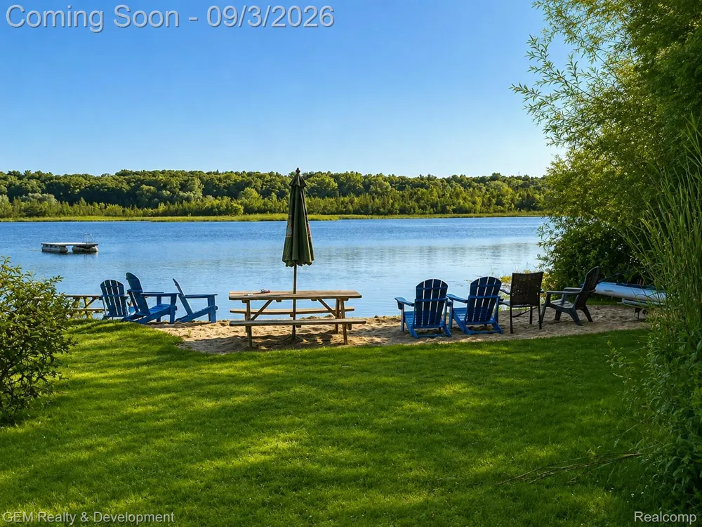 2067 Glen Iris Drive Commerce Charter Township, MI 48382