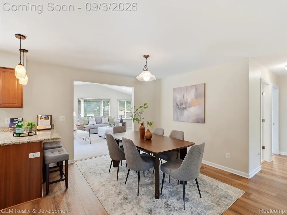 2067 Glen Iris Drive Commerce Charter Township, MI 48382