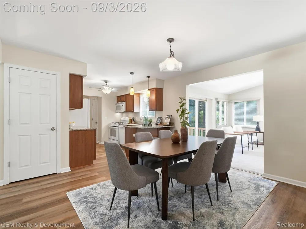 2067 Glen Iris Drive Commerce Charter Township, MI 48382