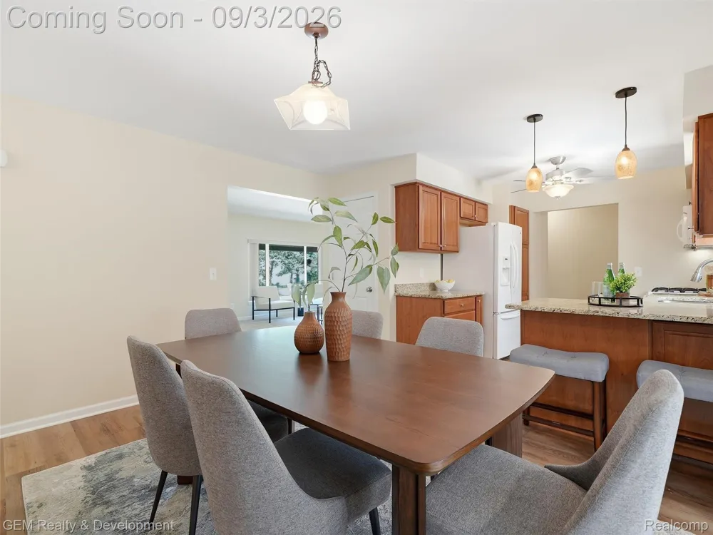 2067 Glen Iris Drive Commerce Charter Township, MI 48382