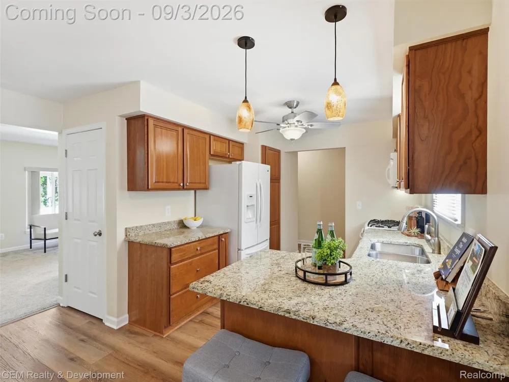 2067 Glen Iris Drive Commerce Charter Township, MI 48382