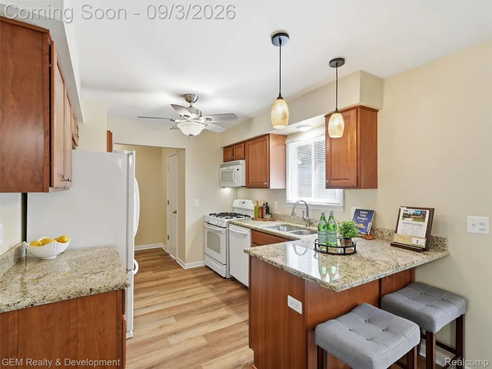 2067 Glen Iris Drive Commerce Charter Township, MI 48382