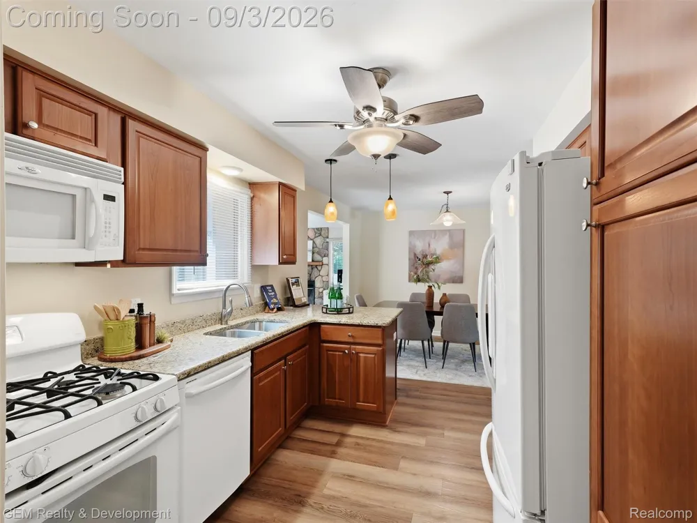 2067 Glen Iris Drive Commerce Charter Township, MI 48382