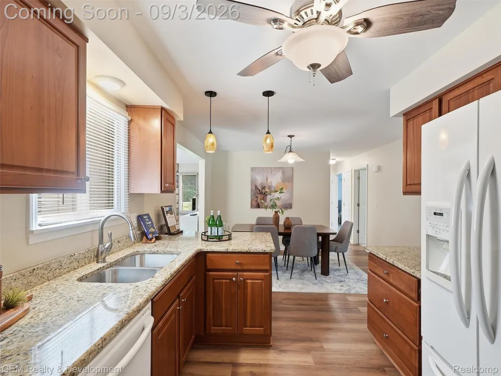 2067 Glen Iris Drive Commerce Charter Township, MI 48382