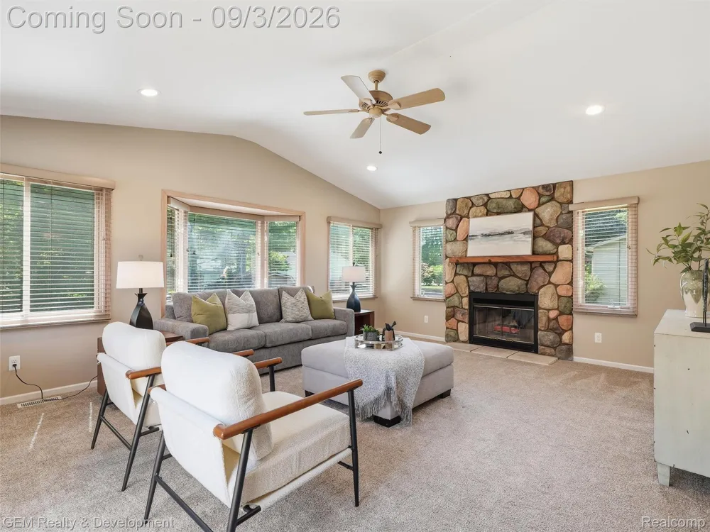 2067 Glen Iris Drive Commerce Charter Township, MI 48382