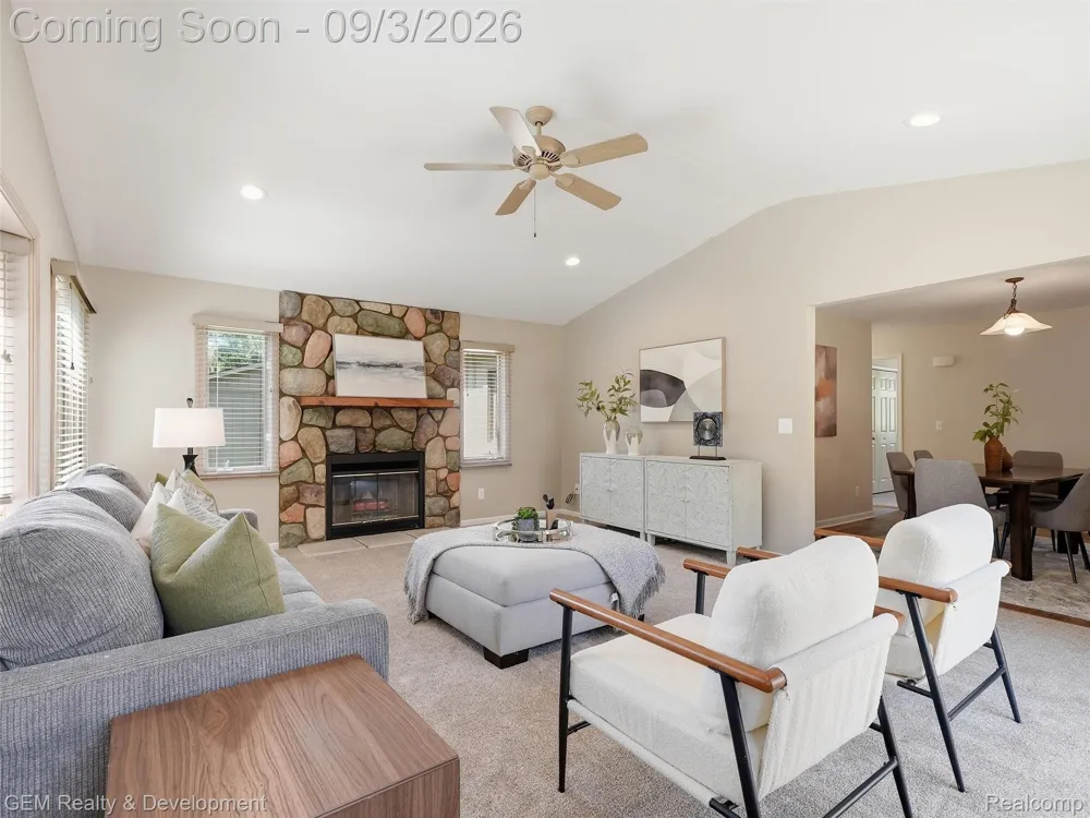2067 Glen Iris Drive Commerce Charter Township, MI 48382
