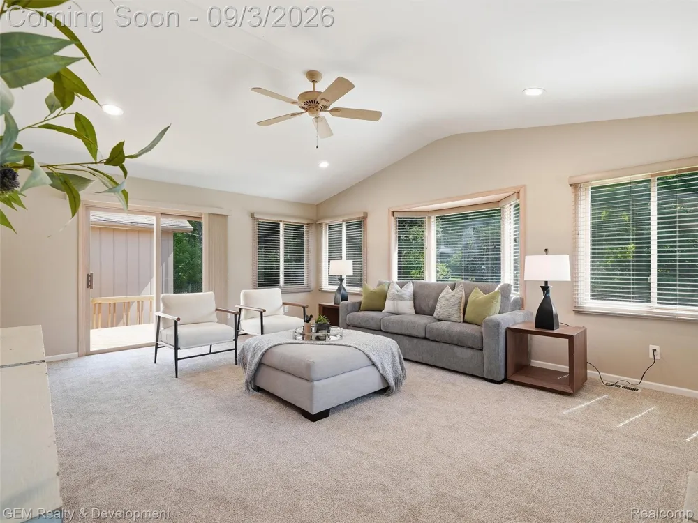 2067 Glen Iris Drive Commerce Charter Township, MI 48382