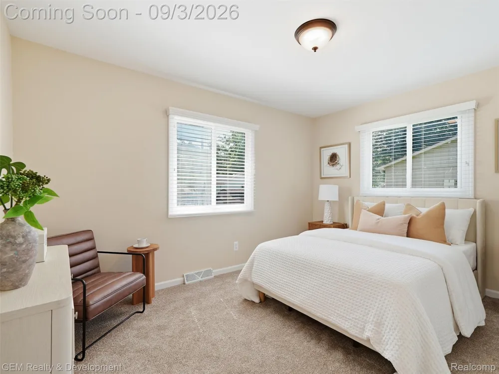 2067 Glen Iris Drive Commerce Charter Township, MI 48382