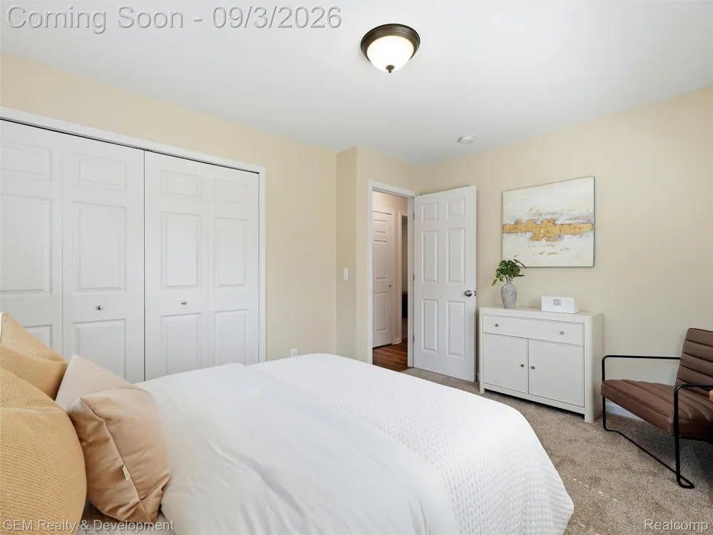 2067 Glen Iris Drive Commerce Charter Township, MI 48382