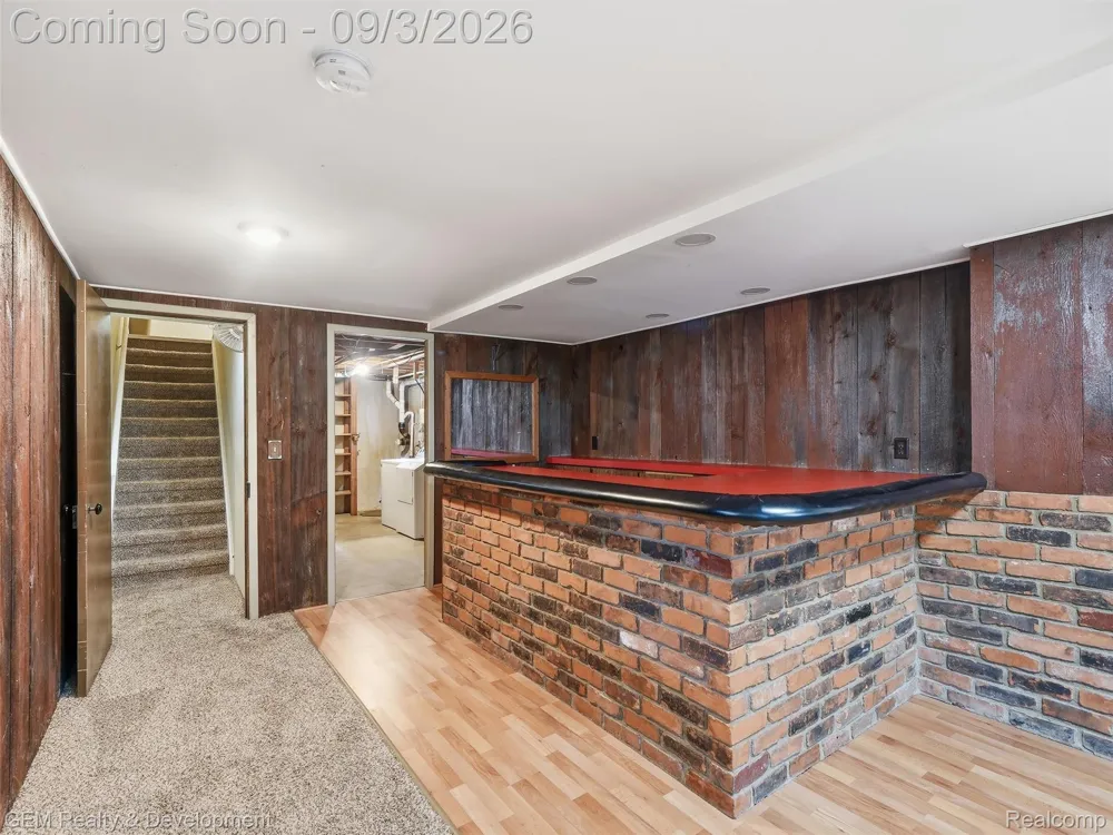 2067 Glen Iris Drive Commerce Charter Township, MI 48382