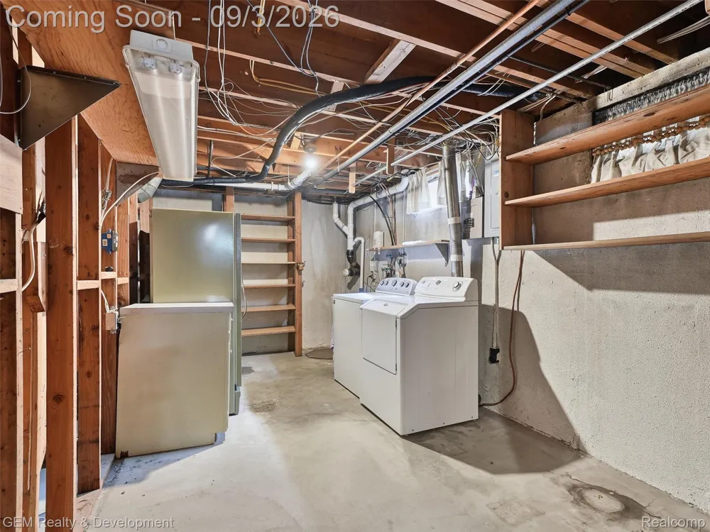 2067 Glen Iris Drive Commerce Charter Township, MI 48382
