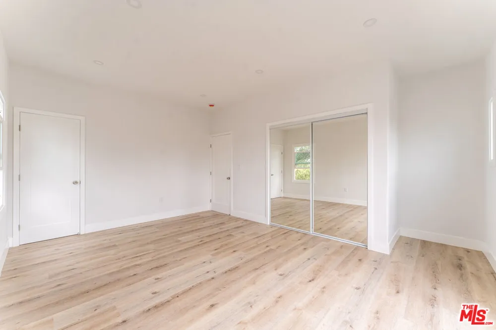 1519 W 30th Street Los Angeles, CA 90007