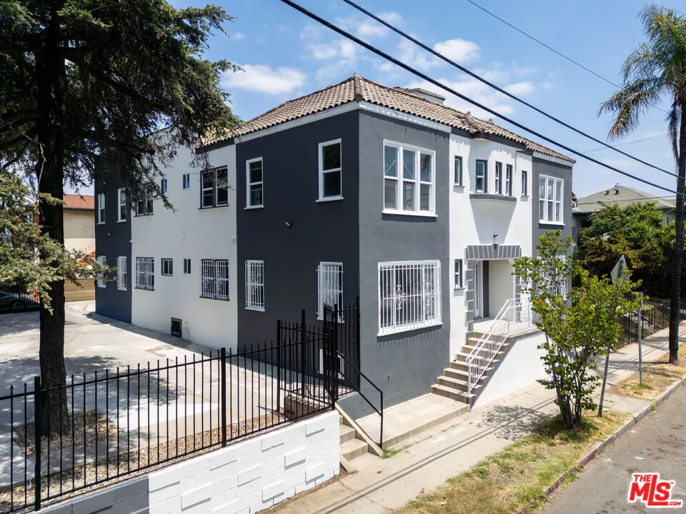 1519 W 30th Street Los Angeles, CA 90007