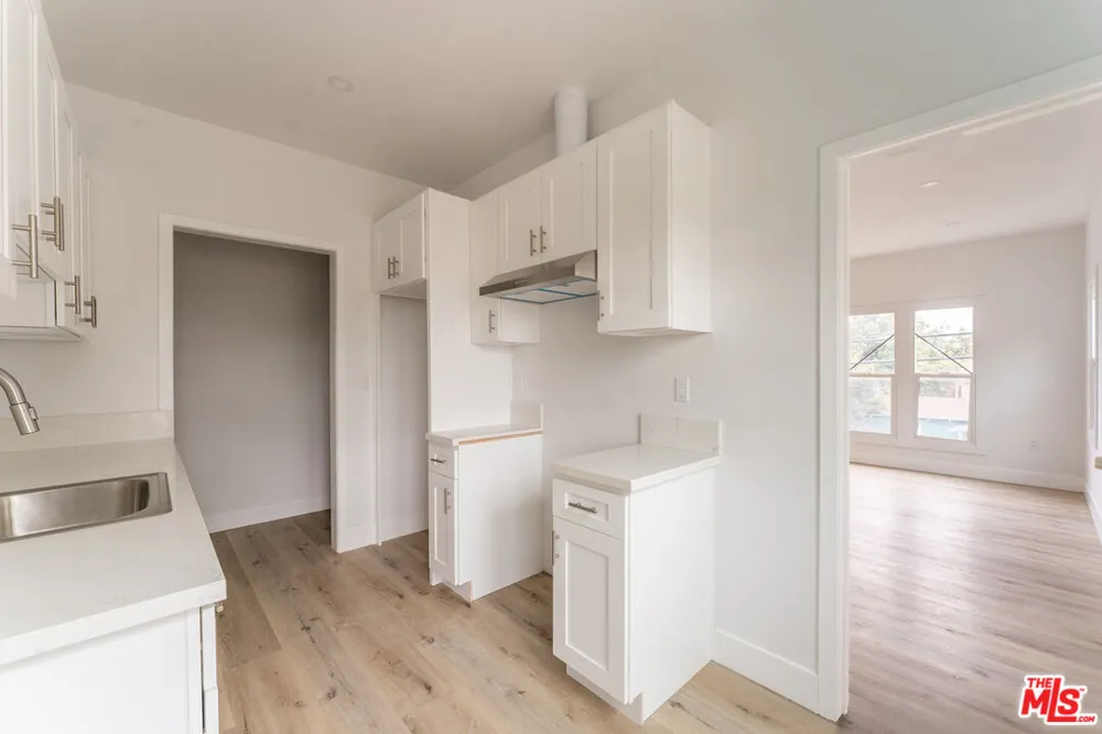 1519 W 30th Street Los Angeles, CA 90007