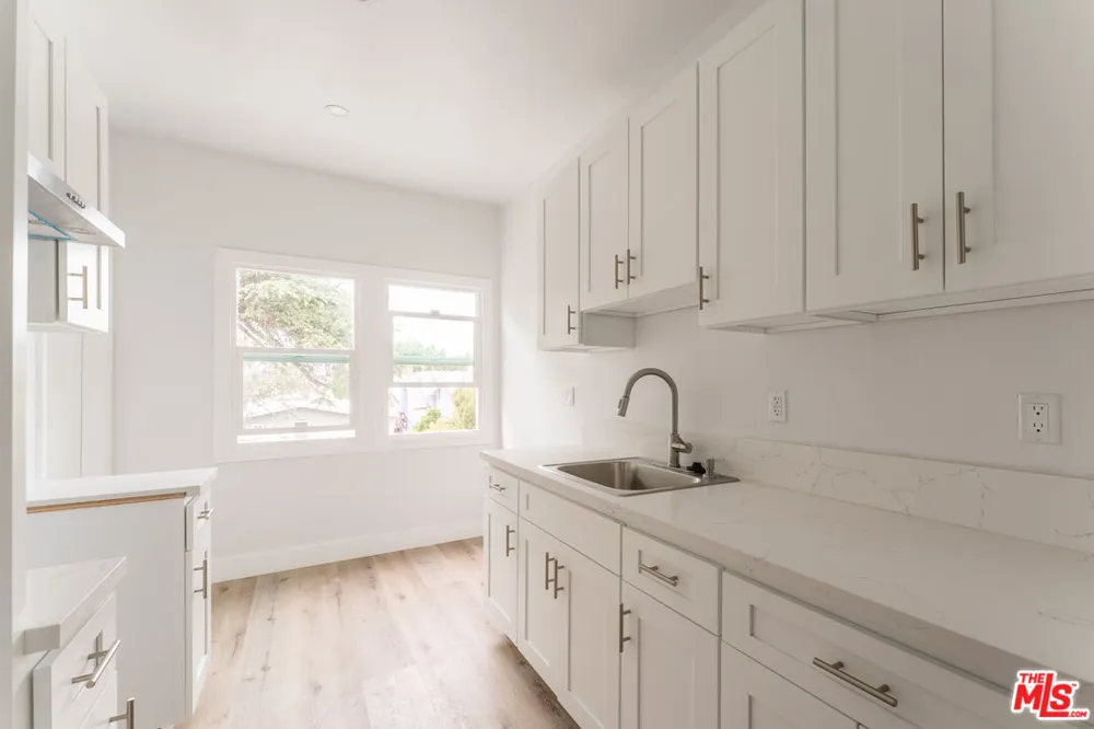 1519 W 30th Street Los Angeles, CA 90007