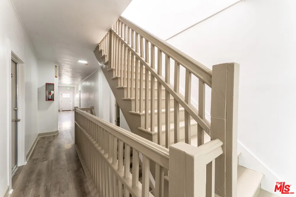 1519 W 30th Street Los Angeles, CA 90007