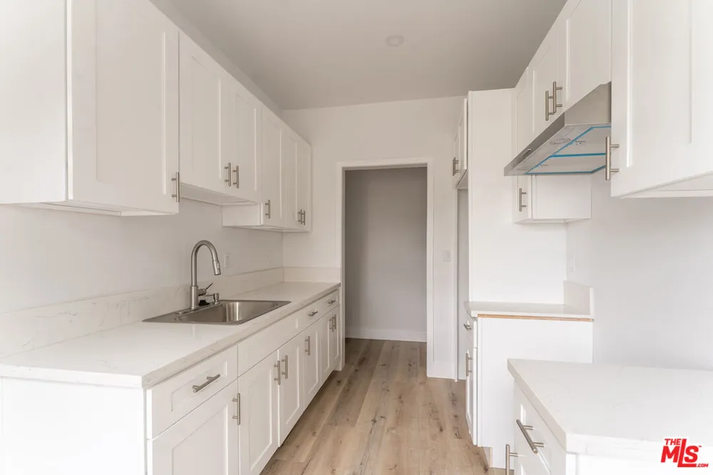 1519 W 30th Street Los Angeles, CA 90007