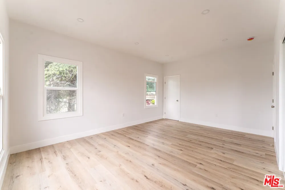 1519 W 30th Street Los Angeles, CA 90007
