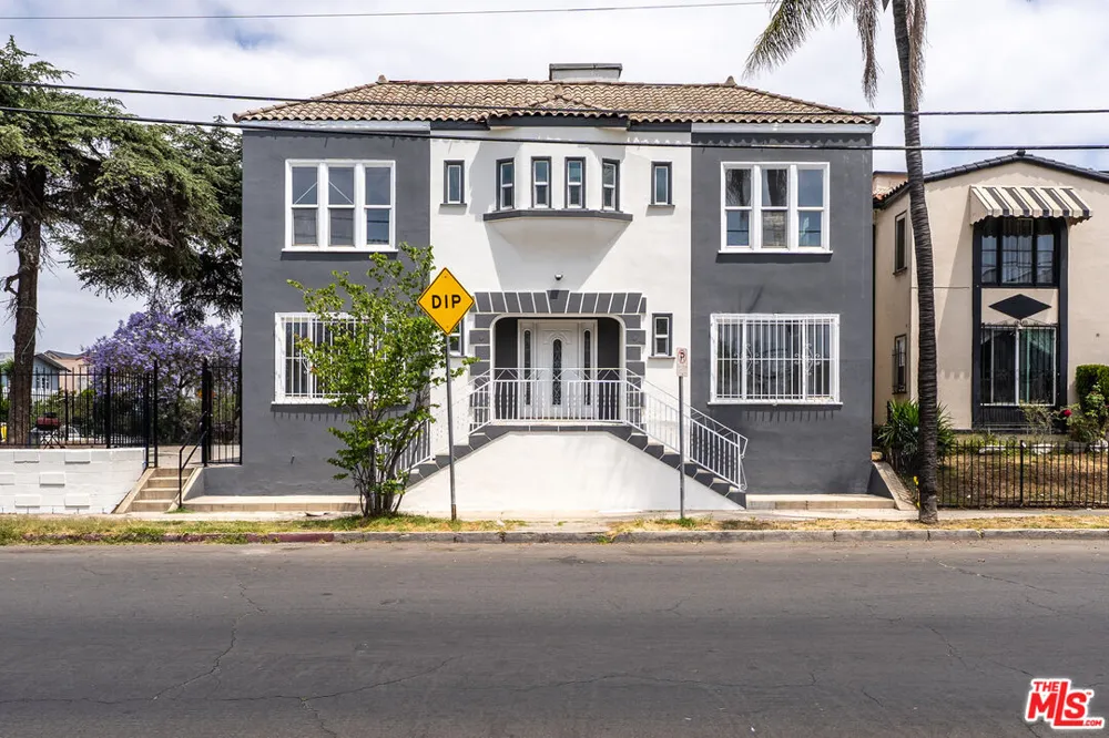 1519 W 30th Street Los Angeles, CA 90007