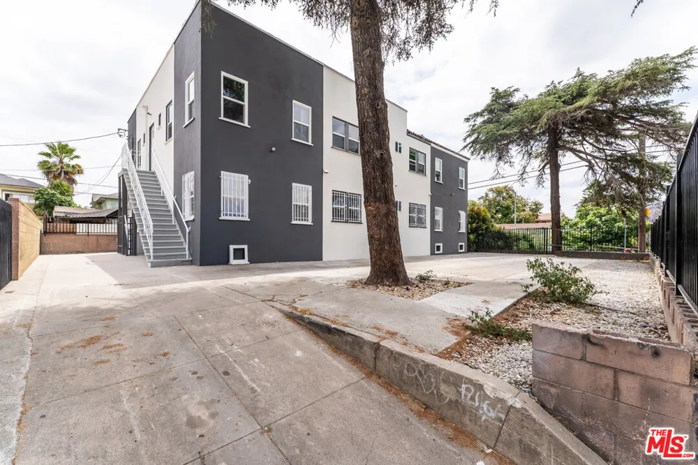 1519 W 30th Street Los Angeles, CA 90007