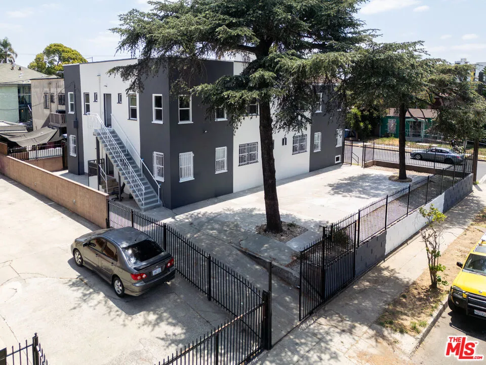 1519 W 30th Street Los Angeles, CA 90007